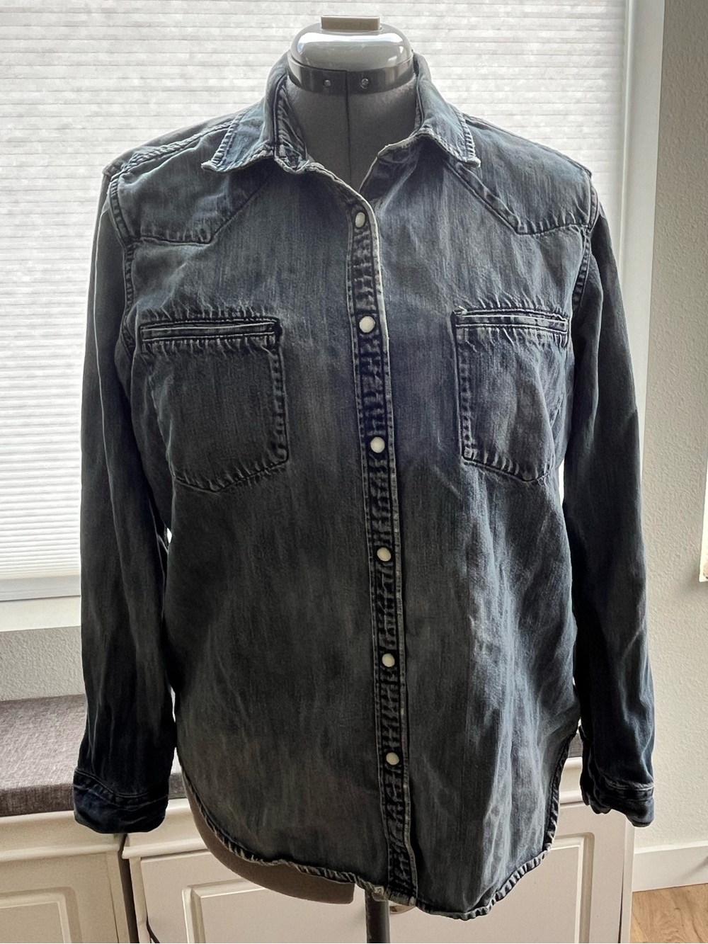 GAP Faded Dark Blue Distressed Denim Shirt Jacket size large